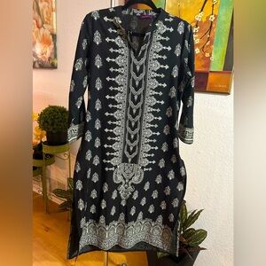 Srishti black&white pull on dress size L(runs small)😃